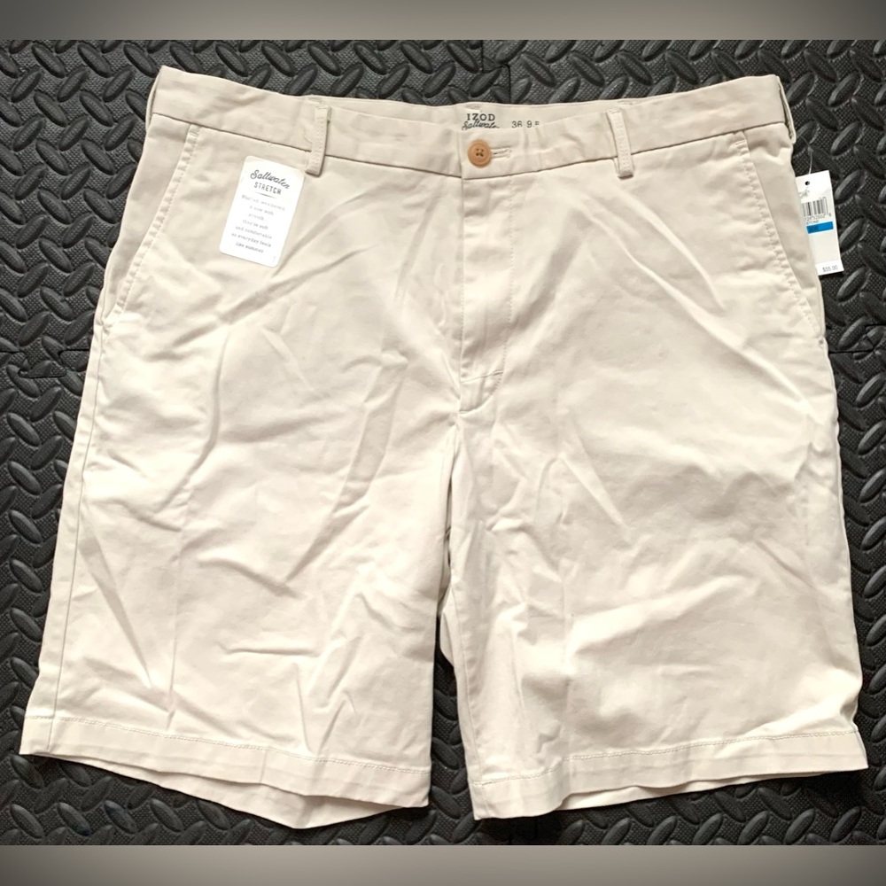 NWT IZOD Men’s Saltwater Stretch Shorts size 36 Cream